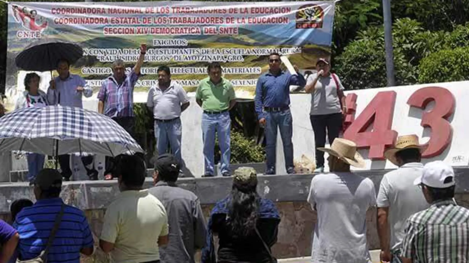 Chilpancingo-con marcha recuerdan a los 43